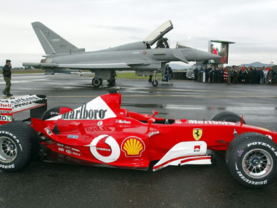 Ferrari gegen Eurofighter; Rechte: dpa